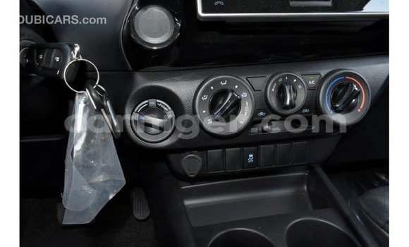Sayi Imported Toyota Hilux White Mota in Import - Dubai a Agadez Sayi Imported Toyota Hilux White Mota in Import - Dubai a Agadez