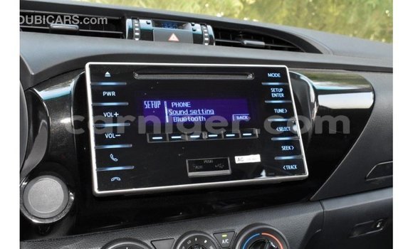 Sayi Imported Toyota Hilux White Mota in Import - Dubai a Agadez Sayi Imported Toyota Hilux White Mota in Import - Dubai a Agadez