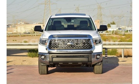 Sayi Imported Toyota Tundra White Mota in Import - Dubai a Agadez Sayi Imported Toyota Tundra White Mota in Import - Dubai a Agadez