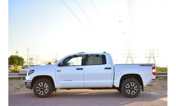 Sayi Imported Toyota Tundra White Mota in Import - Dubai a Agadez Sayi Imported Toyota Tundra White Mota in Import - Dubai a Agadez