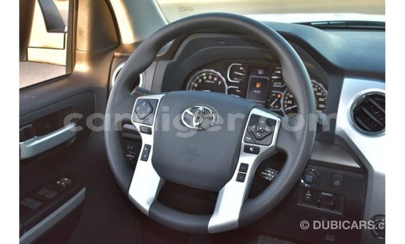 Sayi Imported Toyota Tundra White Mota in Import - Dubai a Agadez Sayi Imported Toyota Tundra White Mota in Import - Dubai a Agadez