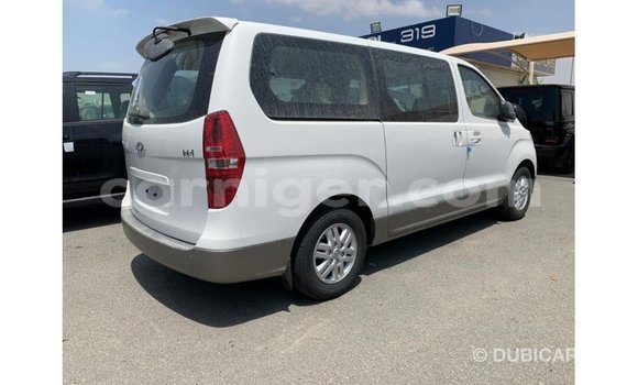 Buy Import Hyundai Chorus White Truck in Import - Dubai in Agadez Buy Import Hyundai Chorus White Truck in Import - Dubai in Agadez