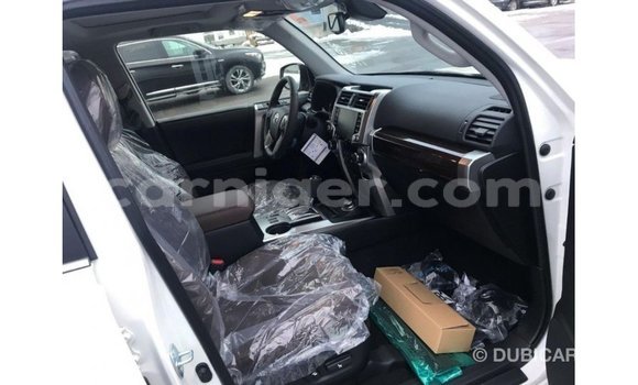 Buy Import Toyota Ade White Truck in Import - Dubai in Agadez Buy Import Toyota Ade White Truck in Import - Dubai in Agadez