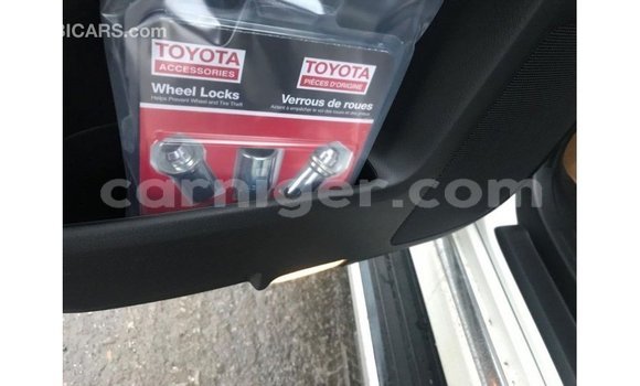 Buy Import Toyota Ade White Truck in Import - Dubai in Agadez Buy Import Toyota Ade White Truck in Import - Dubai in Agadez