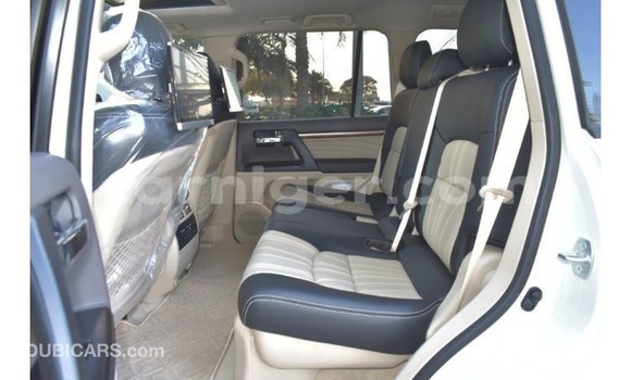 Sayi Imported Toyota Land Cruiser White Babbar mota in Import - Dubai a Agadez Sayi Imported Toyota Land Cruiser White Babbar mota in Import - Dubai a Agadez