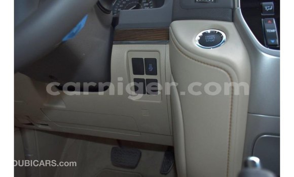 Sayi Imported Toyota Land Cruiser White Babbar mota in Import - Dubai a Agadez Sayi Imported Toyota Land Cruiser White Babbar mota in Import - Dubai a Agadez