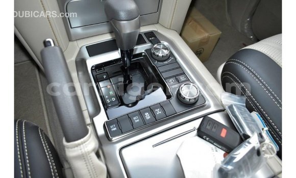 Sayi Imported Toyota Land Cruiser White Babbar mota in Import - Dubai a Agadez Sayi Imported Toyota Land Cruiser White Babbar mota in Import - Dubai a Agadez