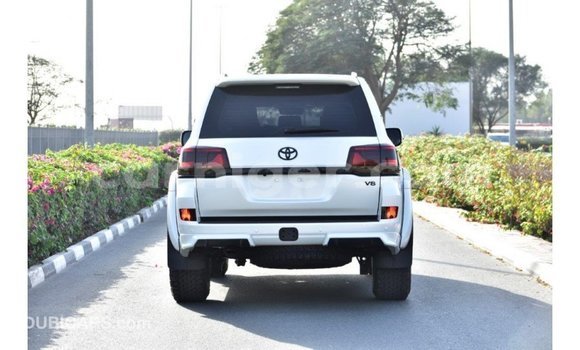Sayi Imported Toyota Land Cruiser White Babbar mota in Import - Dubai a Agadez Sayi Imported Toyota Land Cruiser White Babbar mota in Import - Dubai a Agadez