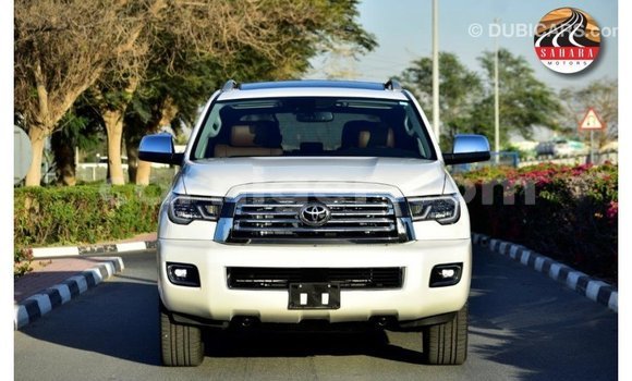 Sayi Imported Toyota Sequoia White Mota in Import - Dubai a Agadez Sayi Imported Toyota Sequoia White Mota in Import - Dubai a Agadez