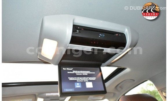 Sayi Imported Toyota Sequoia White Mota in Import - Dubai a Agadez Sayi Imported Toyota Sequoia White Mota in Import - Dubai a Agadez