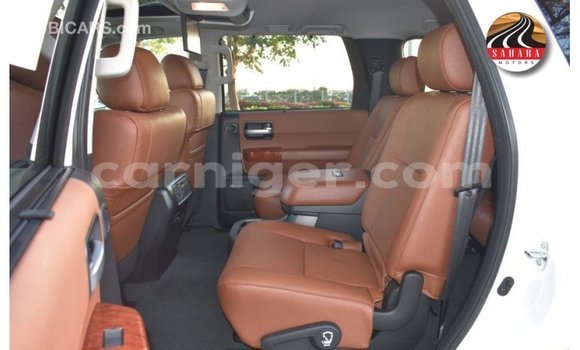 Sayi Imported Toyota Sequoia White Mota in Import - Dubai a Agadez Sayi Imported Toyota Sequoia White Mota in Import - Dubai a Agadez