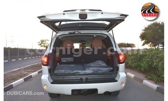 Sayi Imported Toyota Sequoia White Mota in Import - Dubai a Agadez Sayi Imported Toyota Sequoia White Mota in Import - Dubai a Agadez