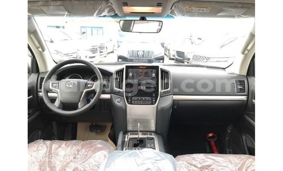 Sayi Imported Toyota Land Cruiser White Babbar mota in Import - Dubai a Agadez Sayi Imported Toyota Land Cruiser White Babbar mota in Import - Dubai a Agadez