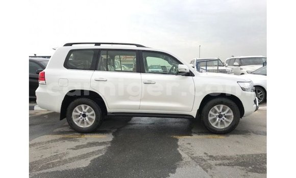 Sayi Imported Toyota Land Cruiser White Babbar mota in Import - Dubai a Agadez Sayi Imported Toyota Land Cruiser White Babbar mota in Import - Dubai a Agadez