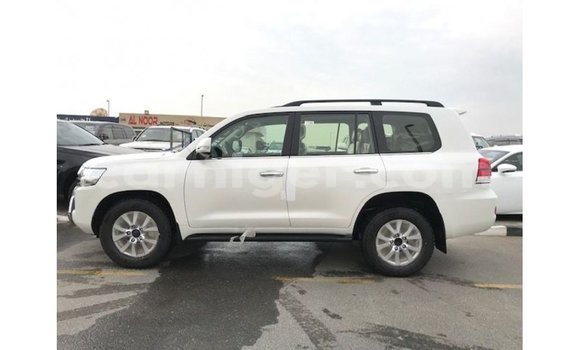 Sayi Imported Toyota Land Cruiser White Babbar mota in Import - Dubai a Agadez Sayi Imported Toyota Land Cruiser White Babbar mota in Import - Dubai a Agadez