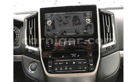 Sayi Imported Toyota Land Cruiser White Babbar mota in Import - Dubai a Agadez Sayi Imported Toyota Land Cruiser White Babbar mota in Import - Dubai a Agadez