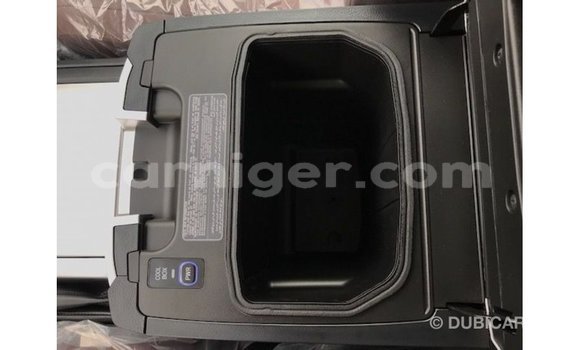 Sayi Imported Toyota Land Cruiser White Babbar mota in Import - Dubai a Agadez Sayi Imported Toyota Land Cruiser White Babbar mota in Import - Dubai a Agadez