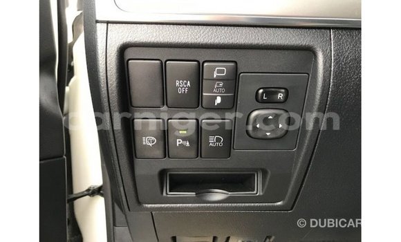 Sayi Imported Toyota Land Cruiser White Babbar mota in Import - Dubai a Agadez Sayi Imported Toyota Land Cruiser White Babbar mota in Import - Dubai a Agadez