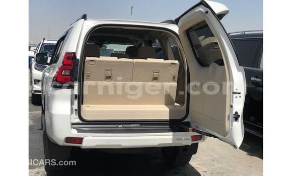 Acheter Import Voiture Toyota Prado Blanc à Import - Dubai, Agadez Acheter Import Voiture Toyota Prado Blanc à Import - Dubai, Agadez