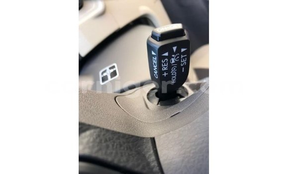 Acheter Import Voiture Toyota Prado Blanc à Import - Dubai, Agadez Acheter Import Voiture Toyota Prado Blanc à Import - Dubai, Agadez