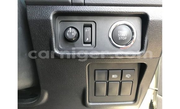Sayi Imported Toyota Prado White Mota in Import - Dubai a Agadez Sayi Imported Toyota Prado White Mota in Import - Dubai a Agadez
