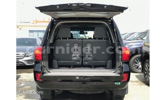 Acheter Import Utilitaire Toyota Land Cruiser Noir à Import - Dubai, Agadez Acheter Import Utilitaire Toyota Land Cruiser Noir à Import - Dubai, Agadez