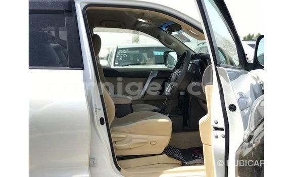 Acheter Import Voiture Toyota Prado Blanc à Import - Dubai, Agadez Acheter Import Voiture Toyota Prado Blanc à Import - Dubai, Agadez