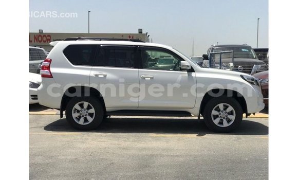 Acheter Import Voiture Toyota Prado Blanc à Import - Dubai, Agadez Acheter Import Voiture Toyota Prado Blanc à Import - Dubai, Agadez