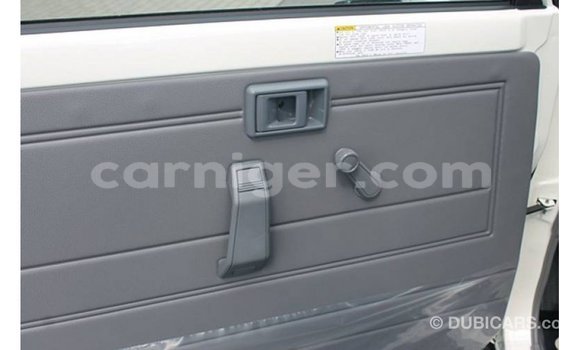 Buy Import Toyota Land Cruiser White Truck in Import - Dubai in Agadez Buy Import Toyota Land Cruiser White Truck in Import - Dubai in Agadez