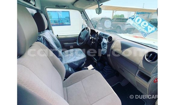 Buy Import Toyota Land Cruiser Beige Truck in Import - Dubai in Agadez Buy Import Toyota Land Cruiser Beige Truck in Import - Dubai in Agadez