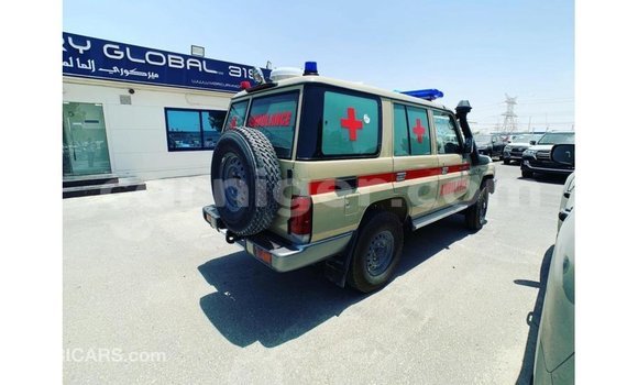 Buy Import Toyota Land Cruiser Beige Truck in Import - Dubai in Agadez Buy Import Toyota Land Cruiser Beige Truck in Import - Dubai in Agadez