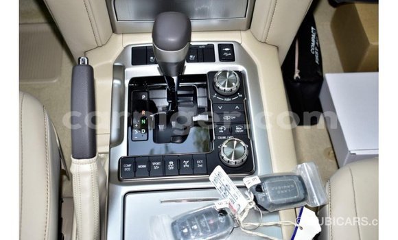 Sayi Imported Toyota Land Cruiser White Babbar mota in Import - Dubai a Agadez Sayi Imported Toyota Land Cruiser White Babbar mota in Import - Dubai a Agadez