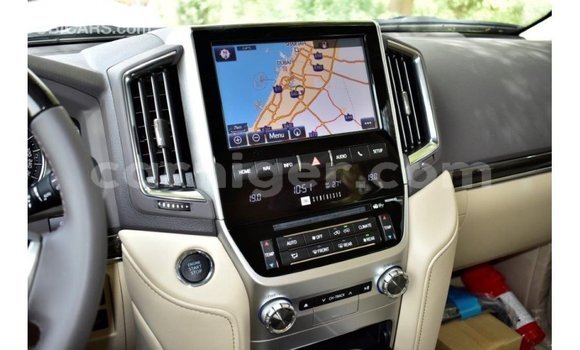 Sayi Imported Toyota Land Cruiser White Babbar mota in Import - Dubai a Agadez Sayi Imported Toyota Land Cruiser White Babbar mota in Import - Dubai a Agadez