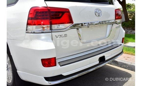 Sayi Imported Toyota Land Cruiser White Babbar mota in Import - Dubai a Agadez Sayi Imported Toyota Land Cruiser White Babbar mota in Import - Dubai a Agadez