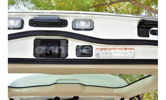 Sayi Imported Toyota Land Cruiser White Babbar mota in Import - Dubai a Agadez Sayi Imported Toyota Land Cruiser White Babbar mota in Import - Dubai a Agadez