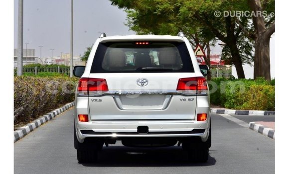 Sayi Imported Toyota Land Cruiser White Babbar mota in Import - Dubai a Agadez Sayi Imported Toyota Land Cruiser White Babbar mota in Import - Dubai a Agadez
