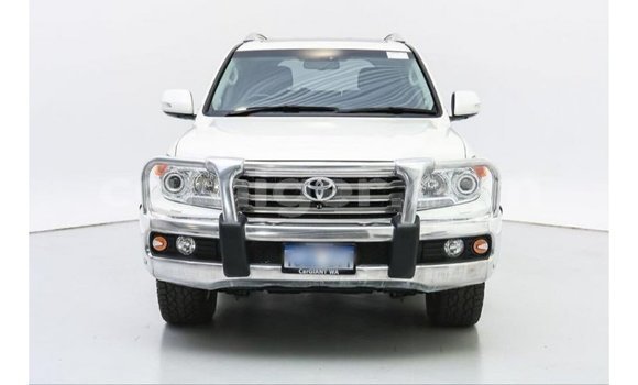 Acheter Import Utilitaire Toyota Land Cruiser Blanc à Import - Dubai, Agadez Acheter Import Utilitaire Toyota Land Cruiser Blanc à Import - Dubai, Agadez