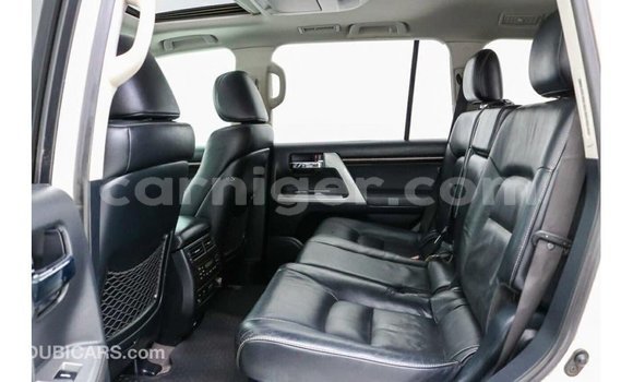Acheter Import Utilitaire Toyota Land Cruiser Blanc à Import - Dubai, Agadez Acheter Import Utilitaire Toyota Land Cruiser Blanc à Import - Dubai, Agadez