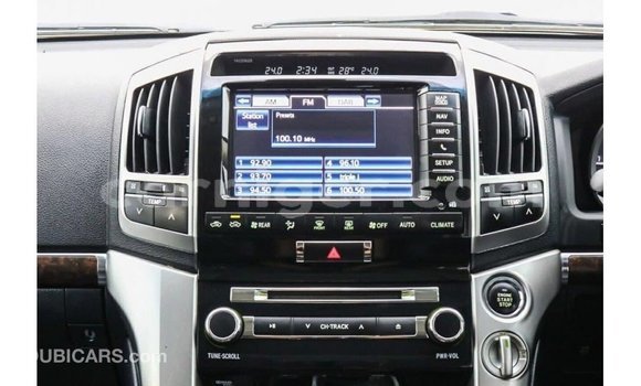 Acheter Import Utilitaire Toyota Land Cruiser Blanc à Import - Dubai, Agadez Acheter Import Utilitaire Toyota Land Cruiser Blanc à Import - Dubai, Agadez