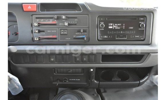 Sayi Imported Toyota Coaster White Mota in Import - Dubai a Agadez Sayi Imported Toyota Coaster White Mota in Import - Dubai a Agadez