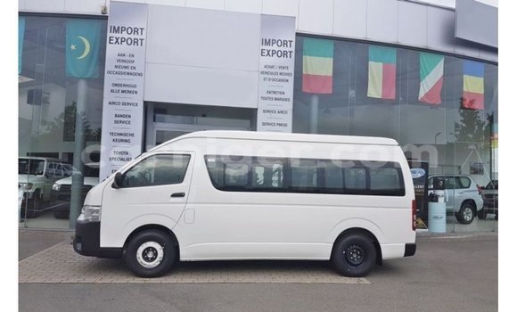 Sayi Imported Toyota Hiace White Mota in Import - Dubai a Agadez Sayi Imported Toyota Hiace White Mota in Import - Dubai a Agadez
