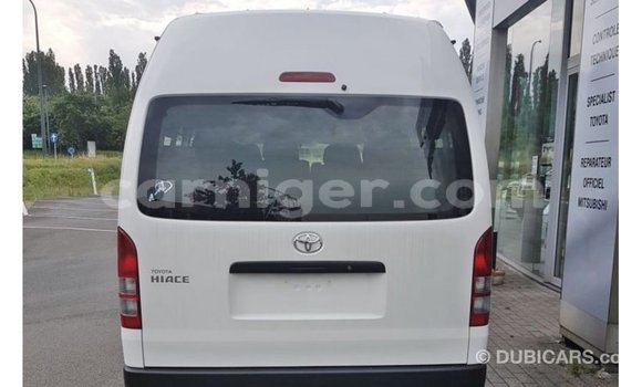 Sayi Imported Toyota Hiace White Mota in Import - Dubai a Agadez Sayi Imported Toyota Hiace White Mota in Import - Dubai a Agadez