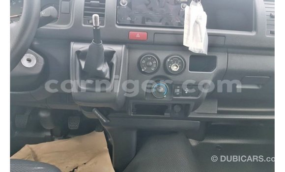 Sayi Imported Toyota Hiace White Mota in Import - Dubai a Agadez Sayi Imported Toyota Hiace White Mota in Import - Dubai a Agadez