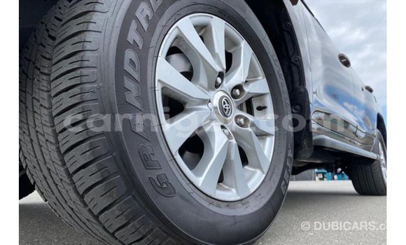 Acheter Import Utilitaire Toyota Land Cruiser Rouge à Import - Dubai, Agadez Acheter Import Utilitaire Toyota Land Cruiser Rouge à Import - Dubai, Agadez