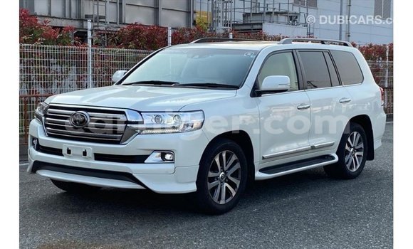 Buy Import Toyota Land Cruiser White Truck in Import - Dubai in Agadez Buy Import Toyota Land Cruiser White Truck in Import - Dubai in Agadez