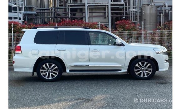 Buy Import Toyota Land Cruiser White Truck in Import - Dubai in Agadez Buy Import Toyota Land Cruiser White Truck in Import - Dubai in Agadez