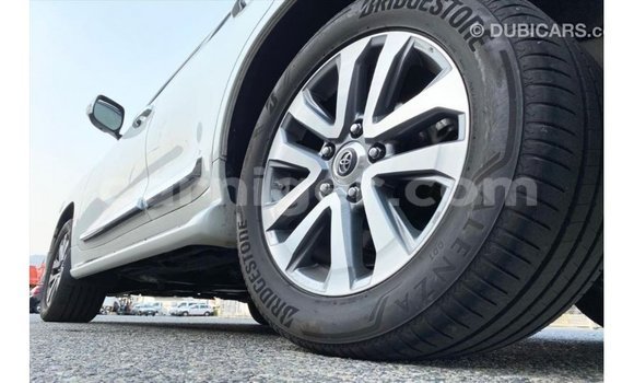 Buy Import Toyota Land Cruiser White Truck in Import - Dubai in Agadez Buy Import Toyota Land Cruiser White Truck in Import - Dubai in Agadez