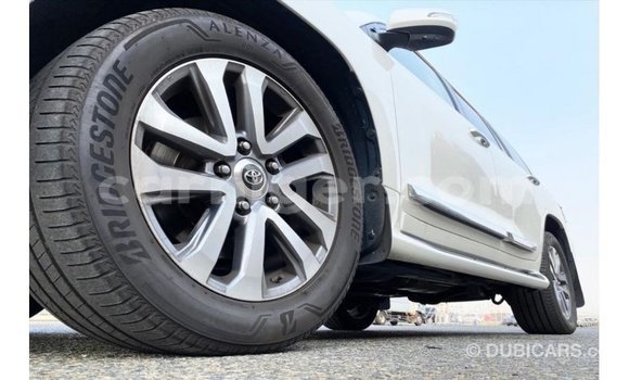 Buy Import Toyota Land Cruiser White Truck in Import - Dubai in Agadez Buy Import Toyota Land Cruiser White Truck in Import - Dubai in Agadez