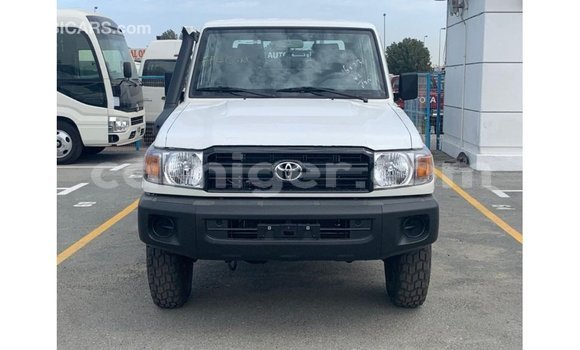 Buy Import Toyota Land Cruiser White Truck in Import - Dubai in Agadez Buy Import Toyota Land Cruiser White Truck in Import - Dubai in Agadez