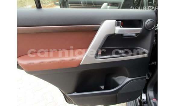 Buy Import Toyota Land Cruiser Black Truck in Import - Dubai in Agadez Buy Import Toyota Land Cruiser Black Truck in Import - Dubai in Agadez